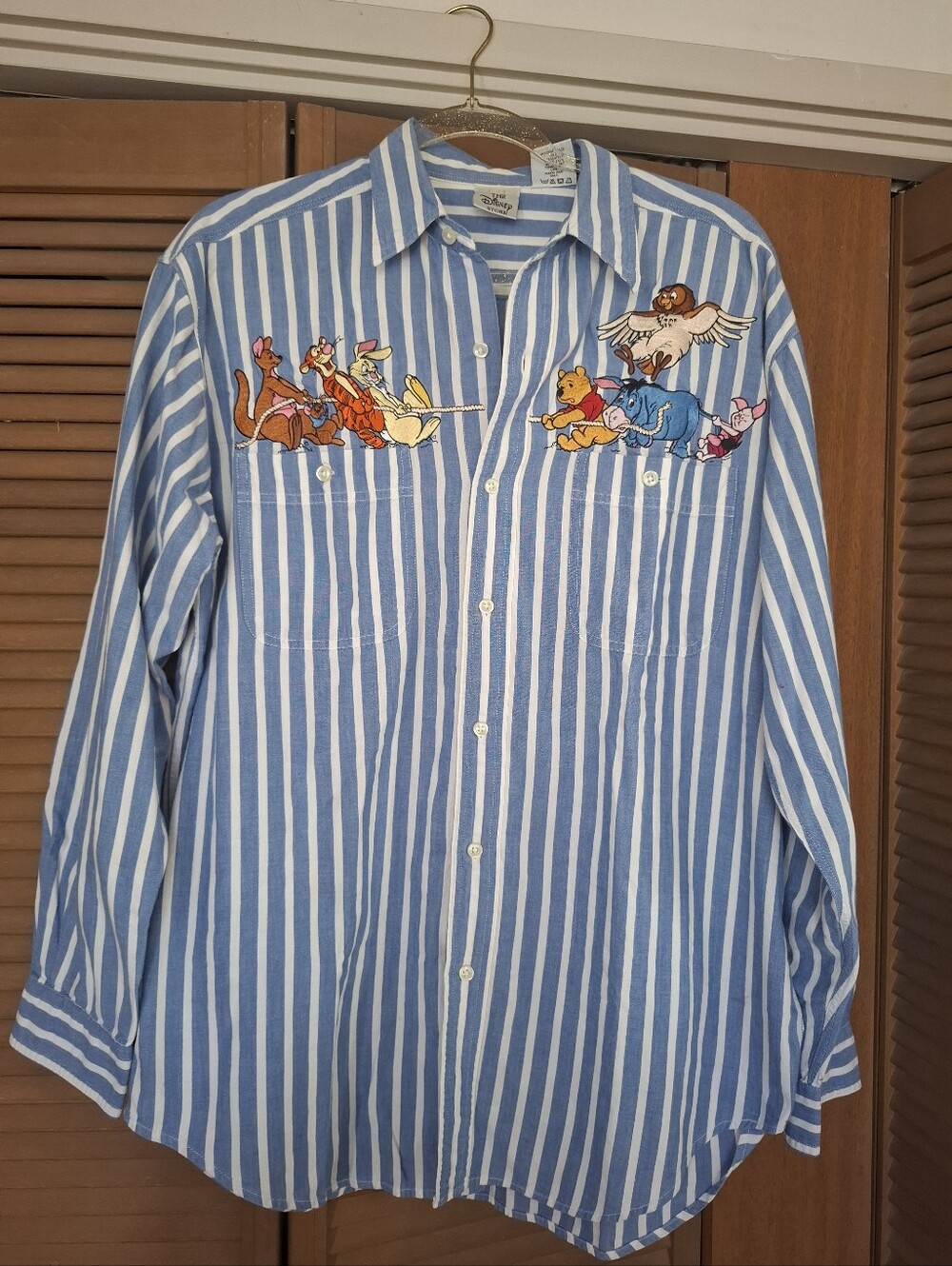 The  Winnie-the-Pooh embroidered design Shirt / L